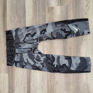 Men's Nike Fitness Tights - Small